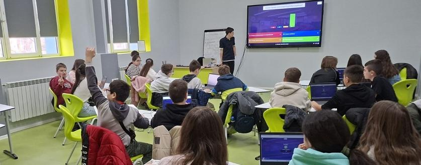 Среща с бивш възпитаник и представяне на ученически проект Среща с бивш възпитаник и представяне на ученически проект